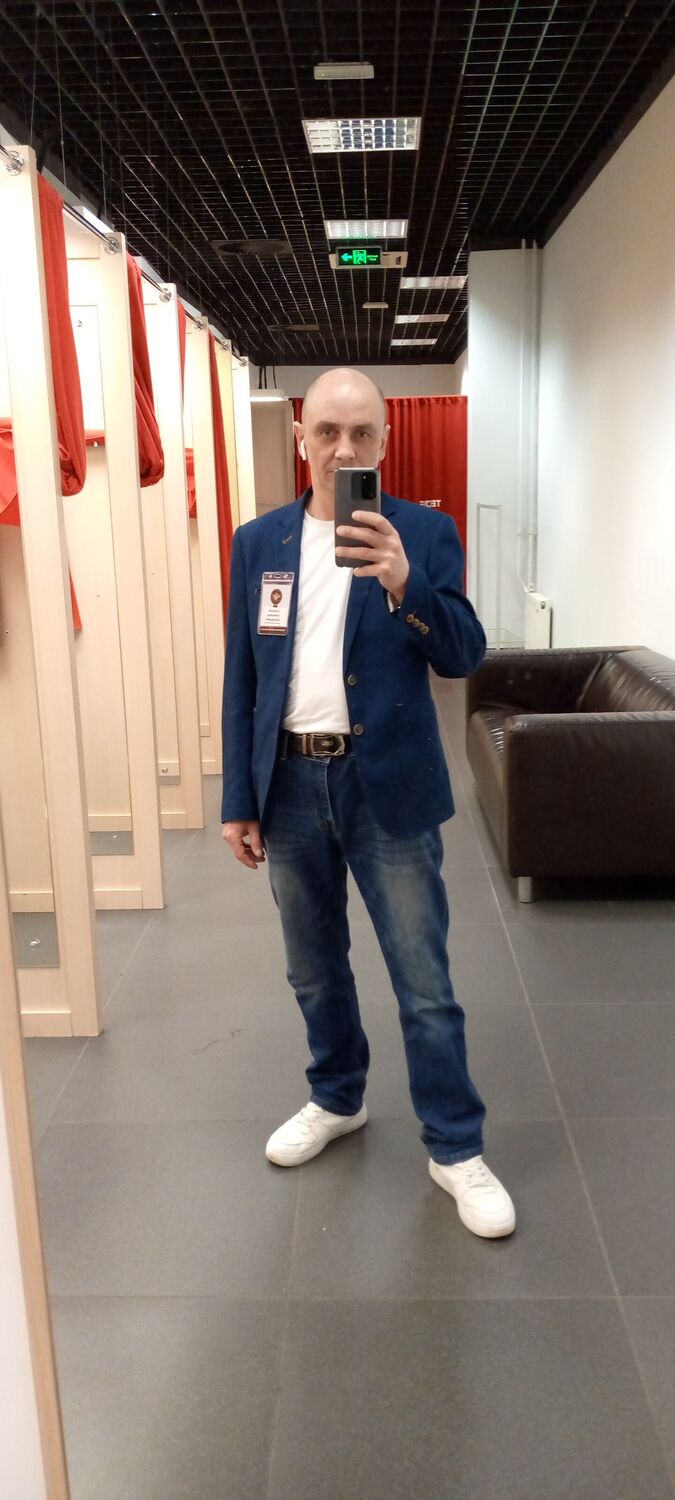  34260875  Alexander, 46 ,    -