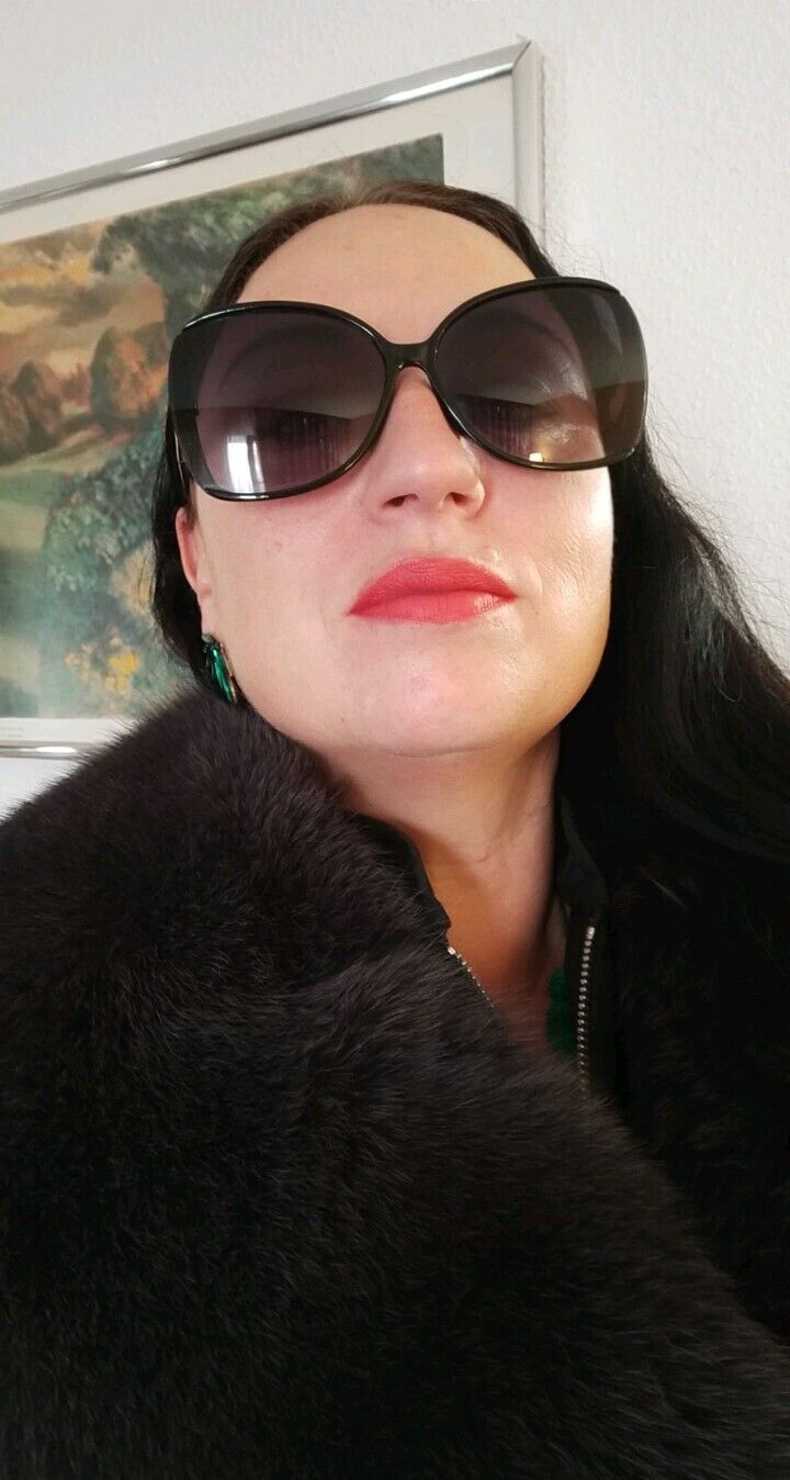  52611805  Elena, 45 ,    -