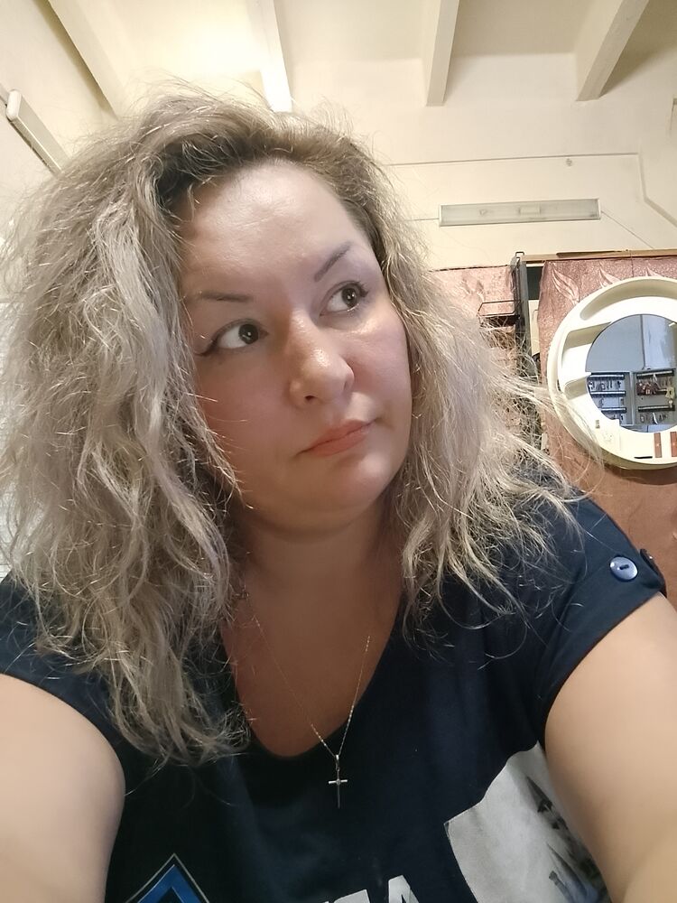  53137725  Lena, 38 ,    