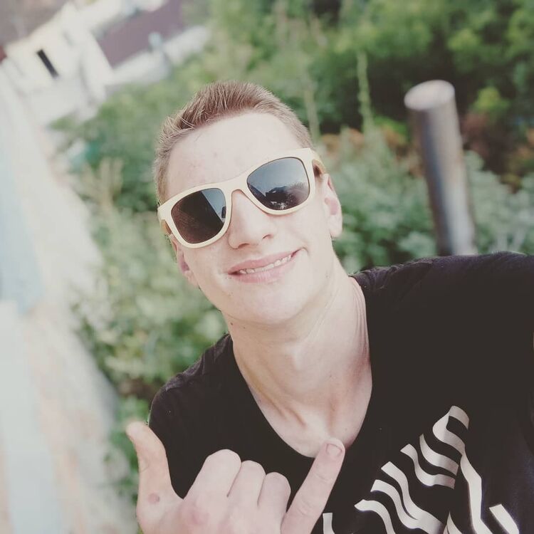  24988385  NeVan, 25 ,    