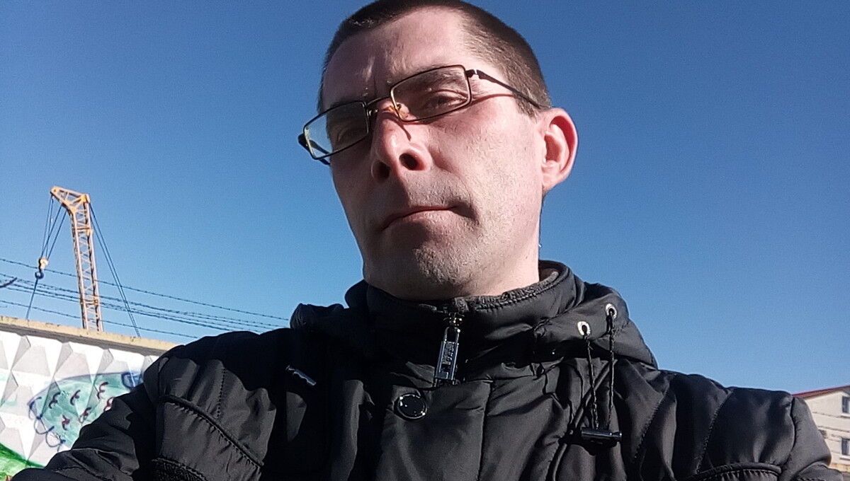  15657085  Leonid, 49 ,    