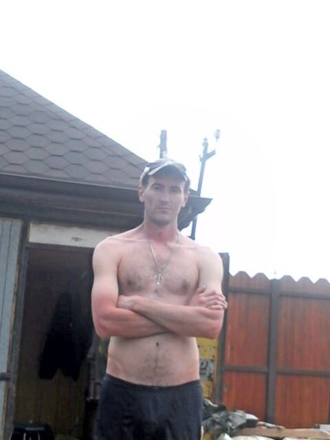  4952385  Denis, 46 ,    