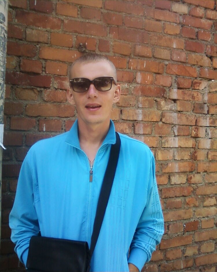  4407325  Viktor, 41 ,    