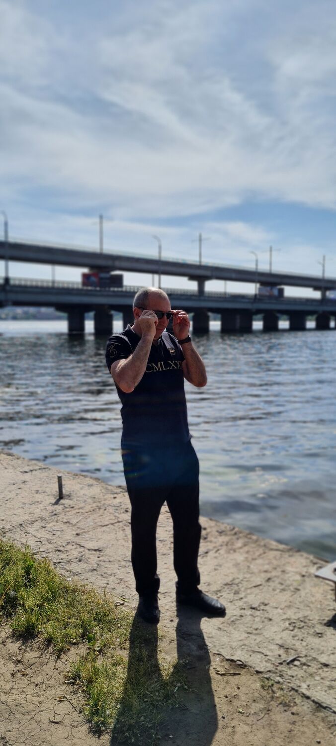  54719525  Archy, 49 ,    