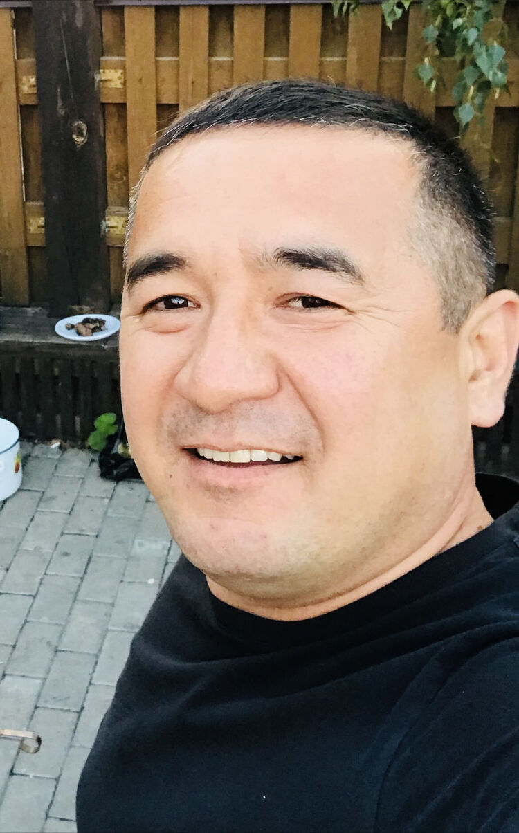  33291425  Djeki, 42 ,    