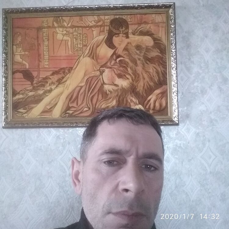  18643155  Valerii, 49 ,    