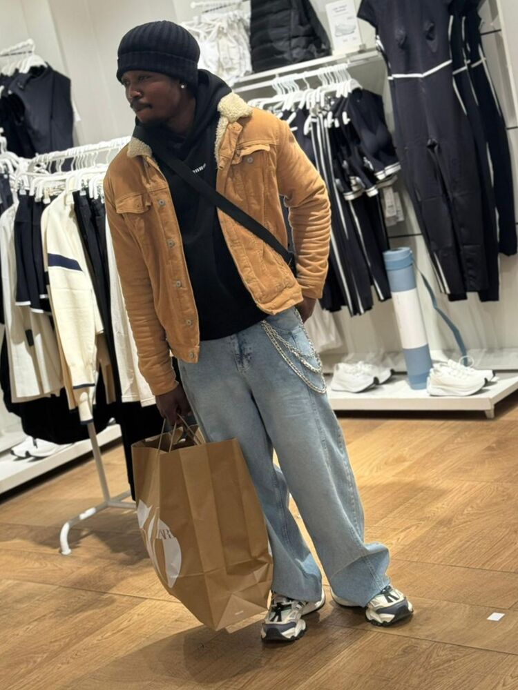  54117495  Oheneba, 27 ,    