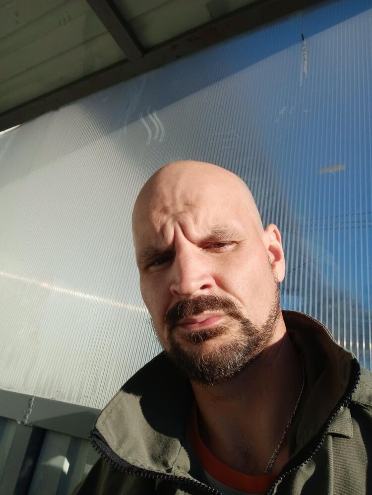  ,   Artur, 41 ,   ,   