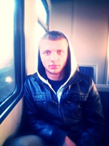  ,   Vikentiu, 32 ,  