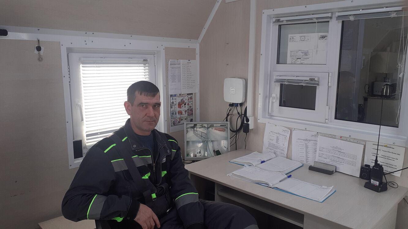  25370645  Viktor, 48 ,    