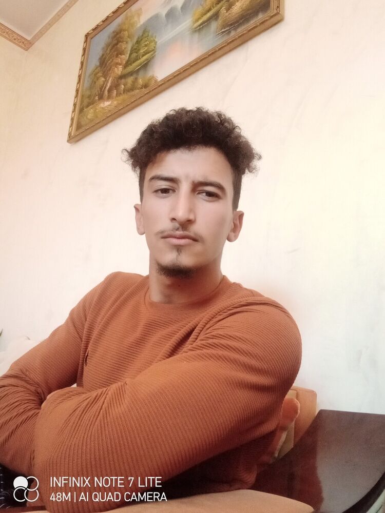  21609355  Hicham, 27 ,    