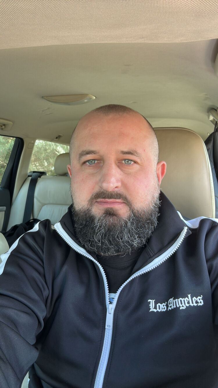  ,   Anatolii, 41 ,   ,   , c 