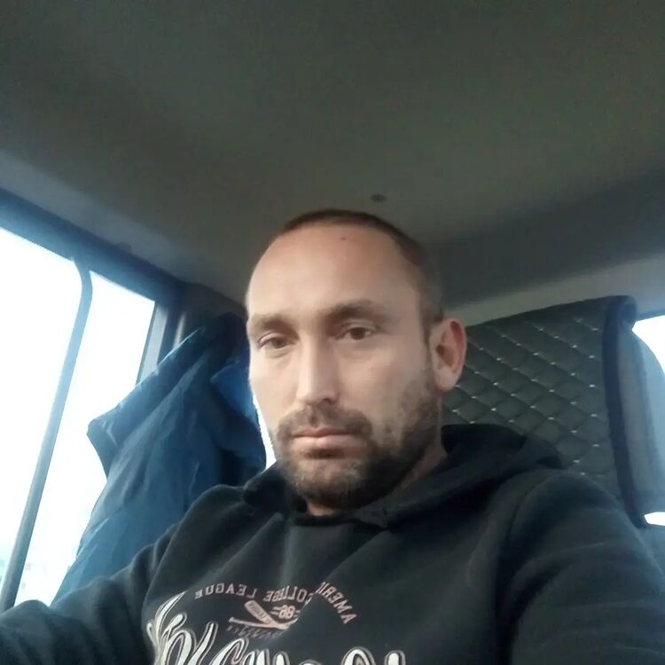 28046925  , 35 ,    