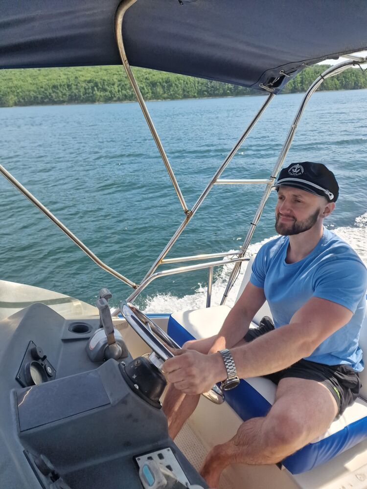  ,   Viktor, 35 ,   ,   , c 