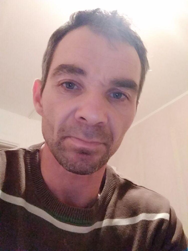  14161765  Robert, 48 ,    