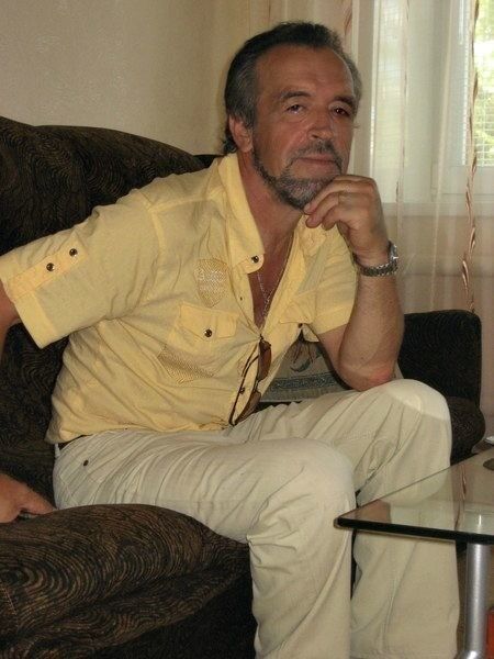  ,   Gray haired, 62 ,   ,   , c 