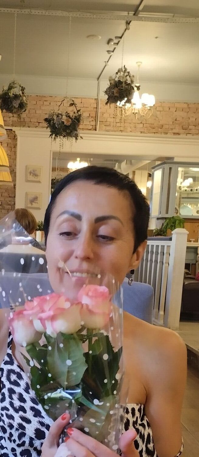  44759285  Elena, 44 ,    