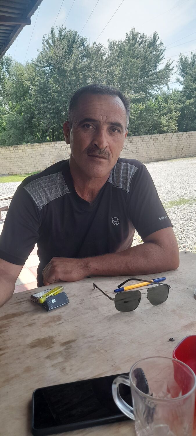  43841965  Yalcin, 48 ,    