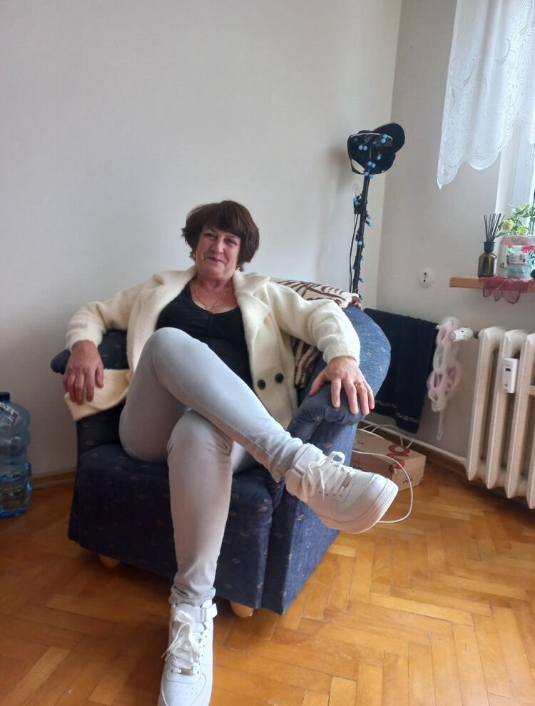  40134875  Natali, 53 ,    