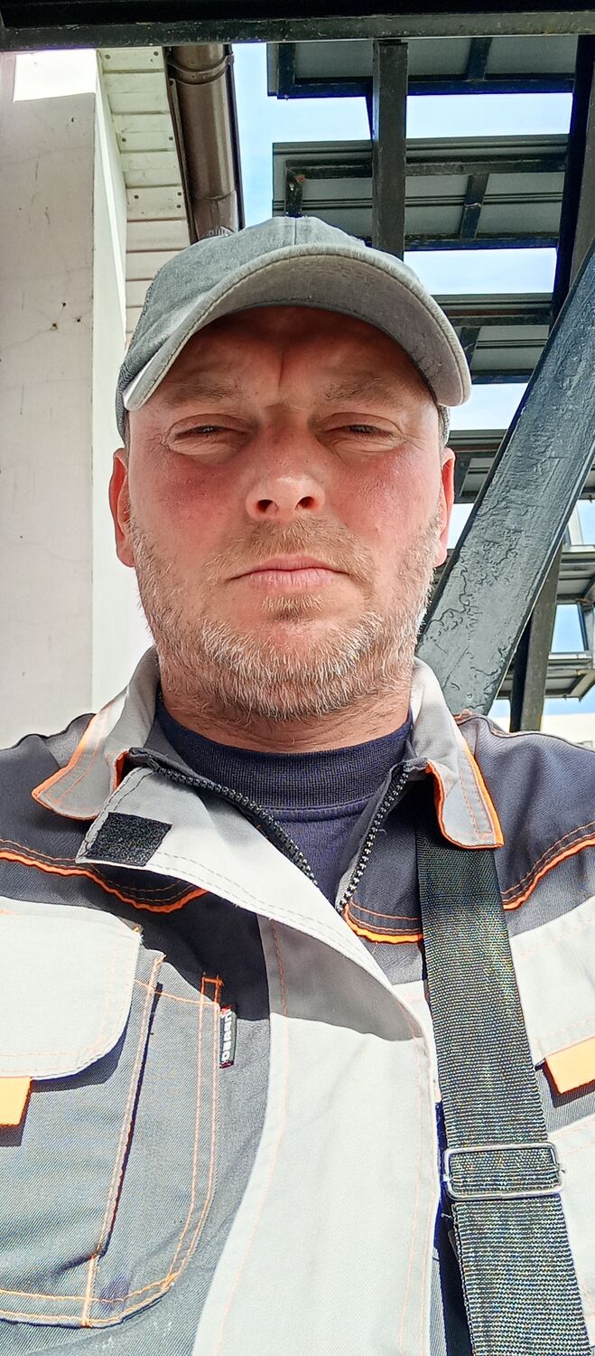  52521145  , 44 ,    