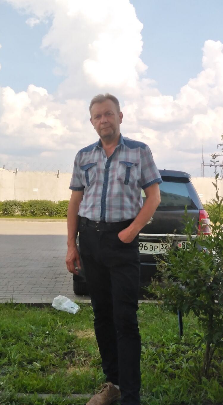  ,   Mikhail, 53 ,   c 