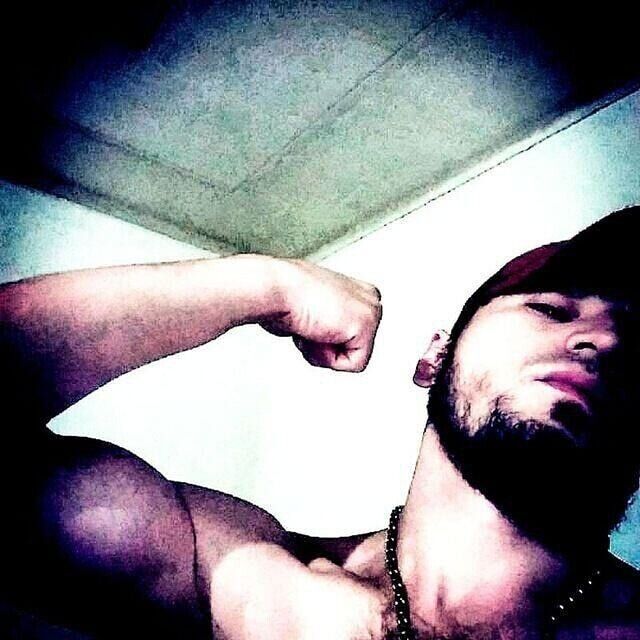  22410375  Amir volk, 31 ,    