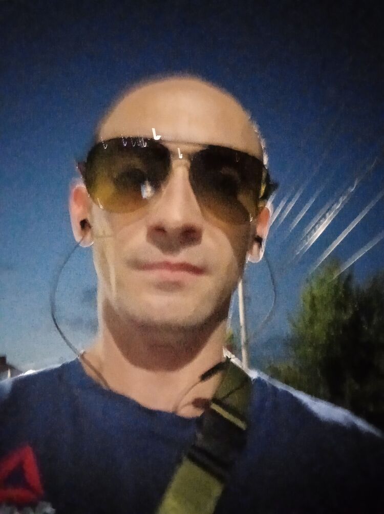  30342715  Vladimir, 32 ,    
