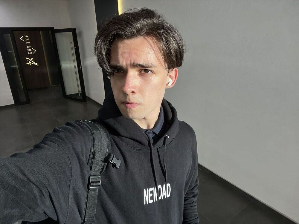  54119865  NIKITA, 22 ,    