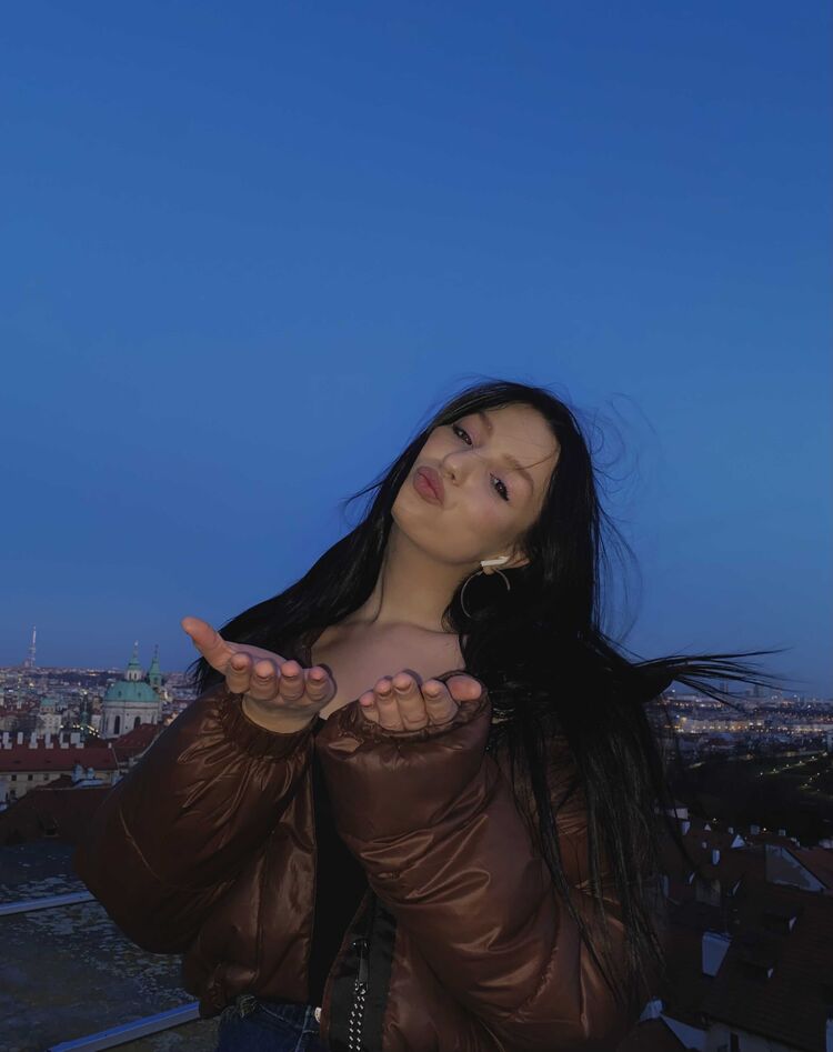  25856685  Sasha, 22 ,    