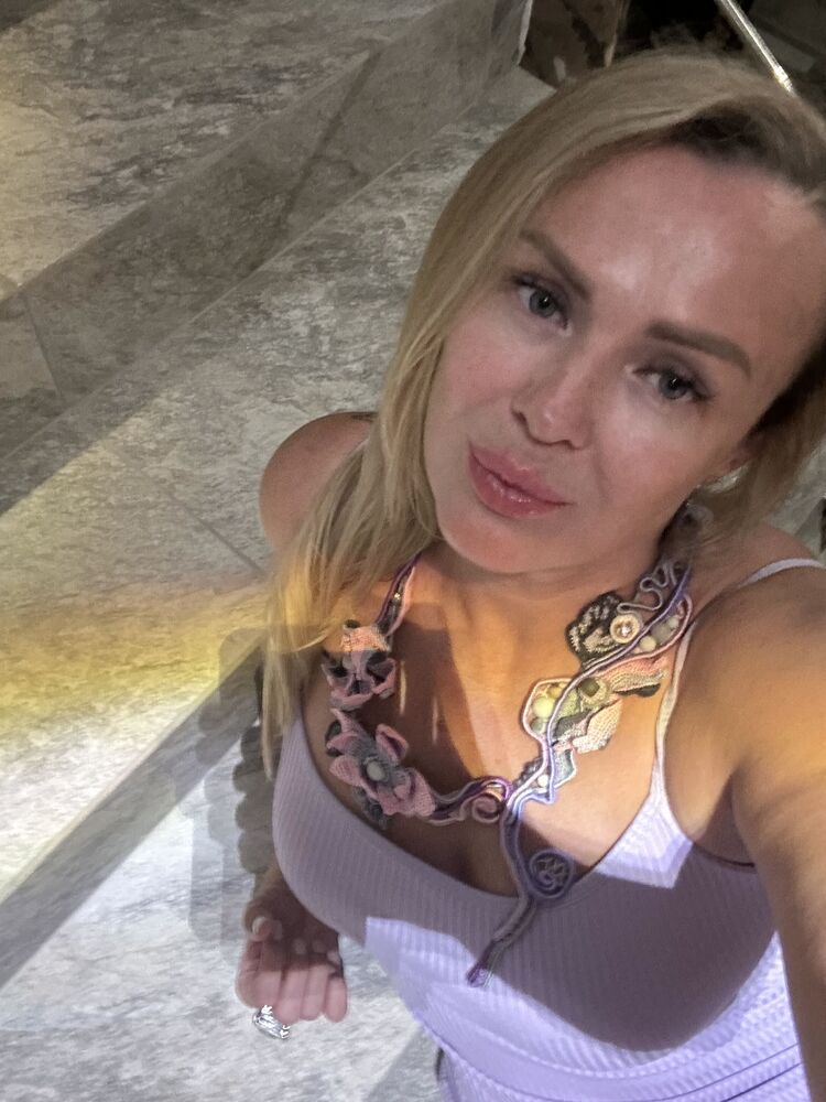  54737525  Ines, 48 ,    