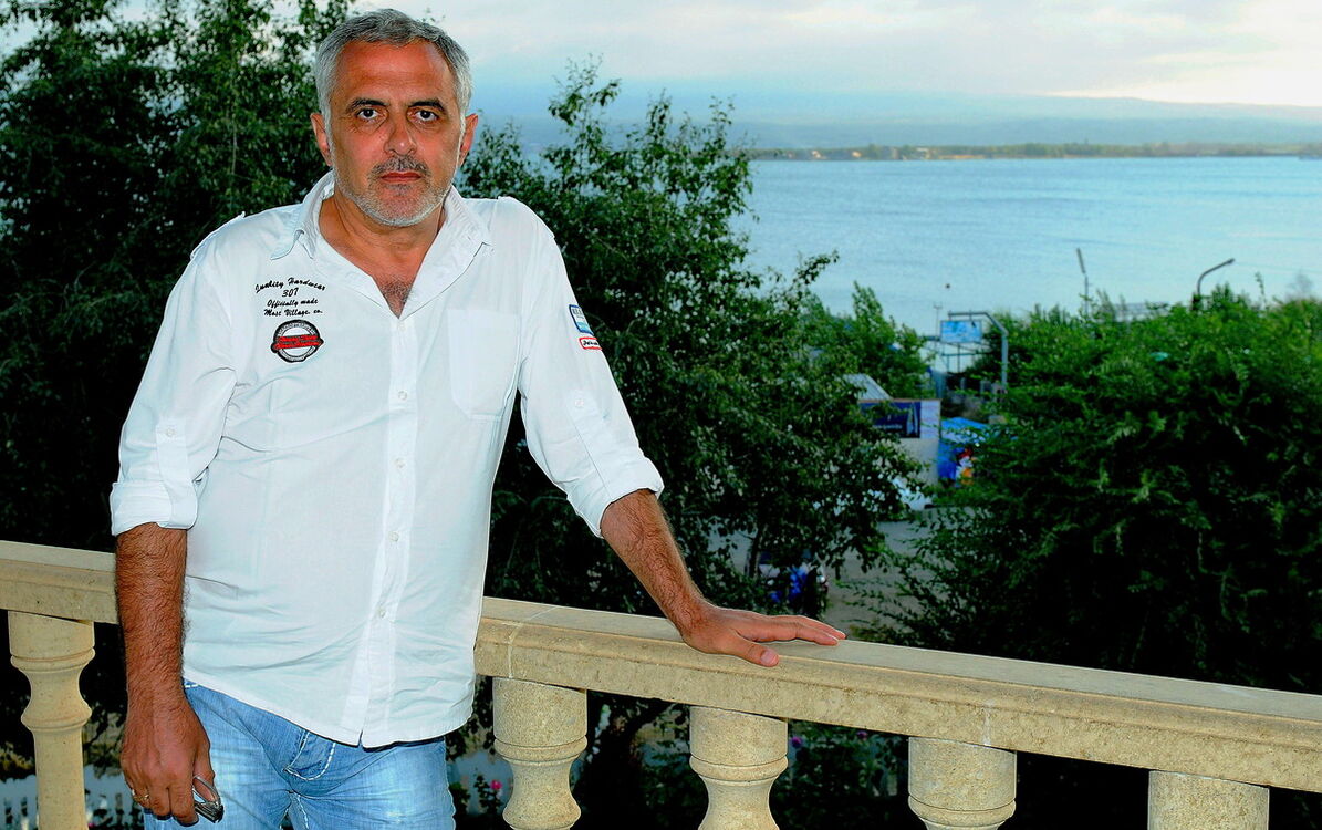  4133455  Armen, 64 ,    