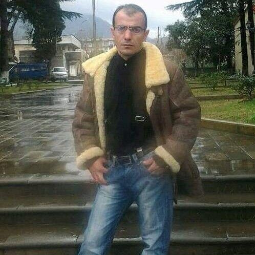  18727435  Paata, 47 ,    