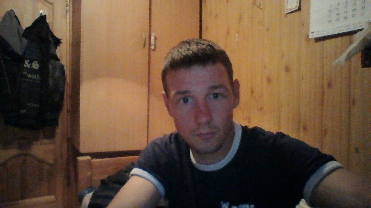  4508825  Aleksej, 44 ,    