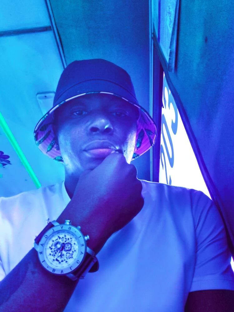  51563605  Alex, 26 ,    