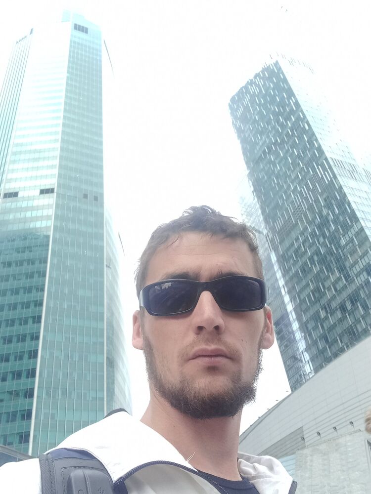  ,   Viktor, 32 ,   ,   