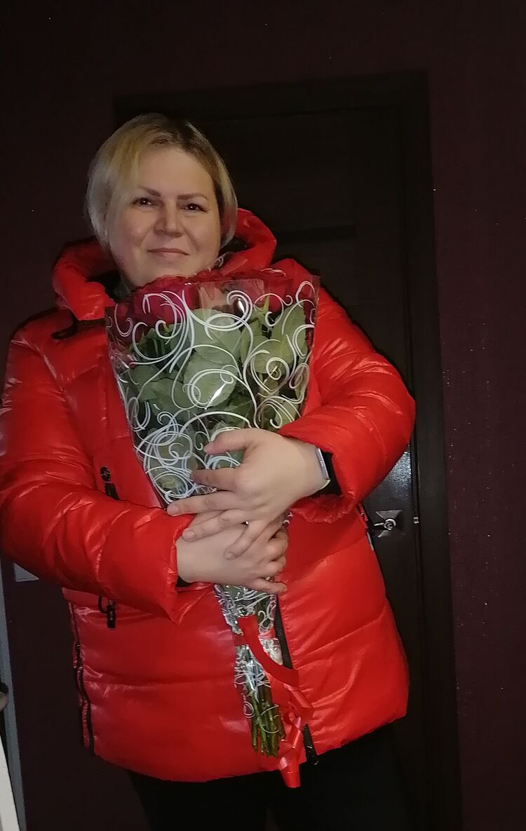  49324185  Iriskis, 41 ,    