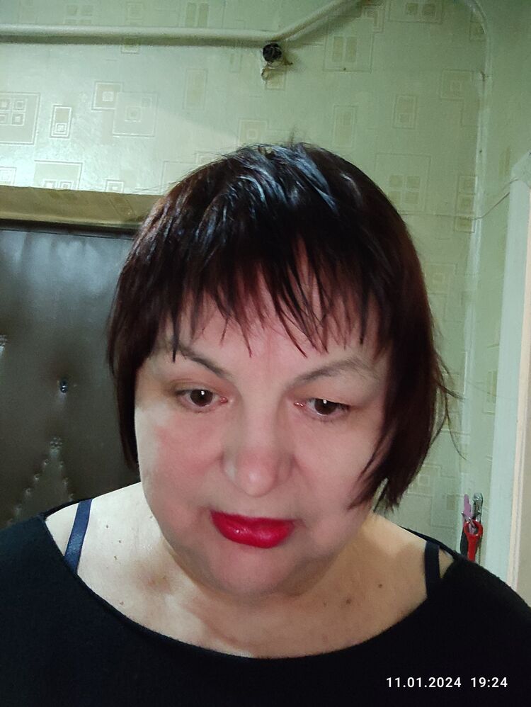  41639475  Larisa, 71 ,    