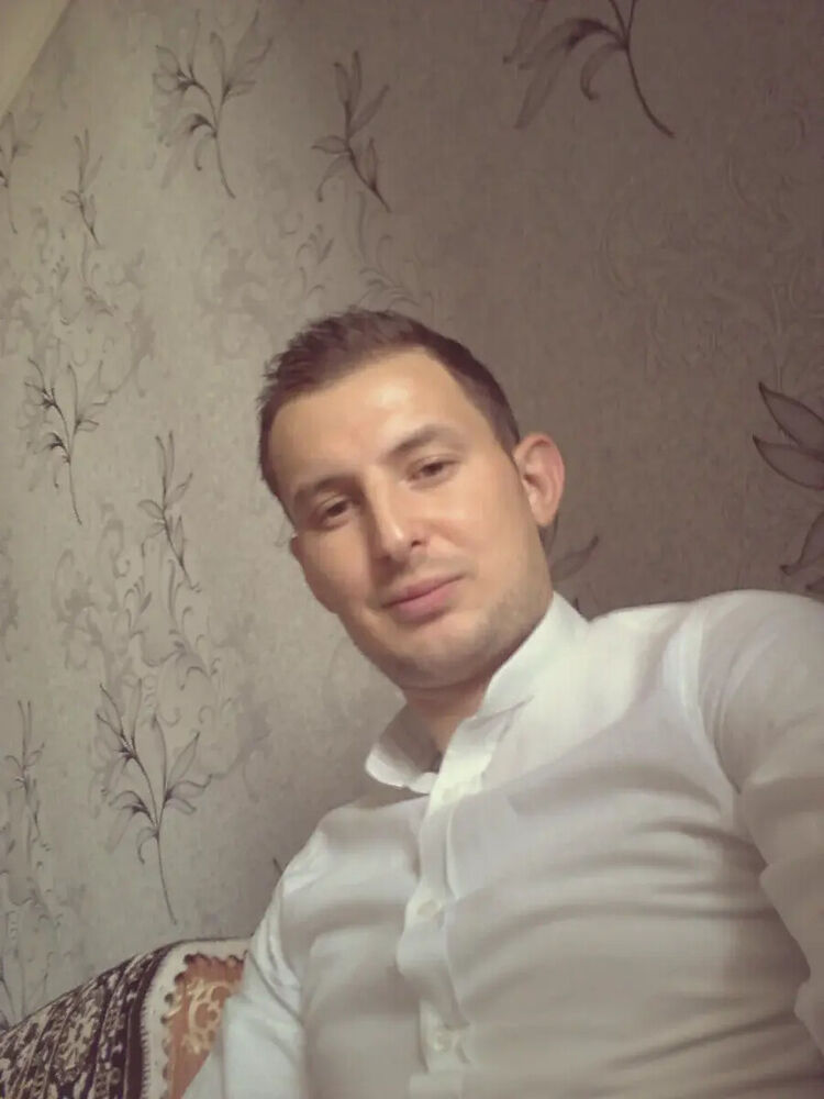  21675785  Alex, 32 ,    
