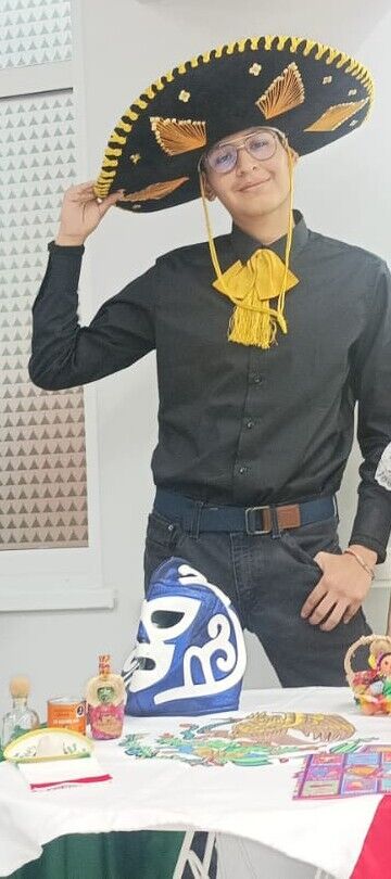  48266975  Fernando, 19 ,    