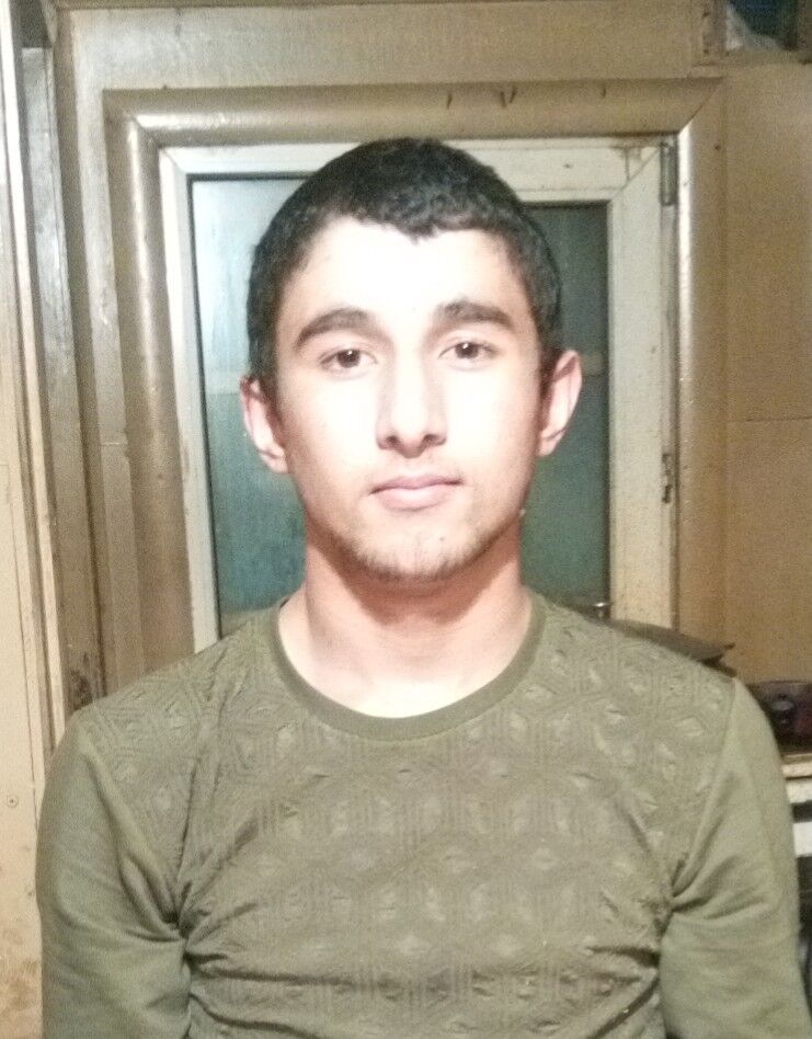  18284715  Majidd, 25 ,    