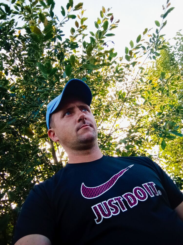  52446475  Maks, 34 ,    