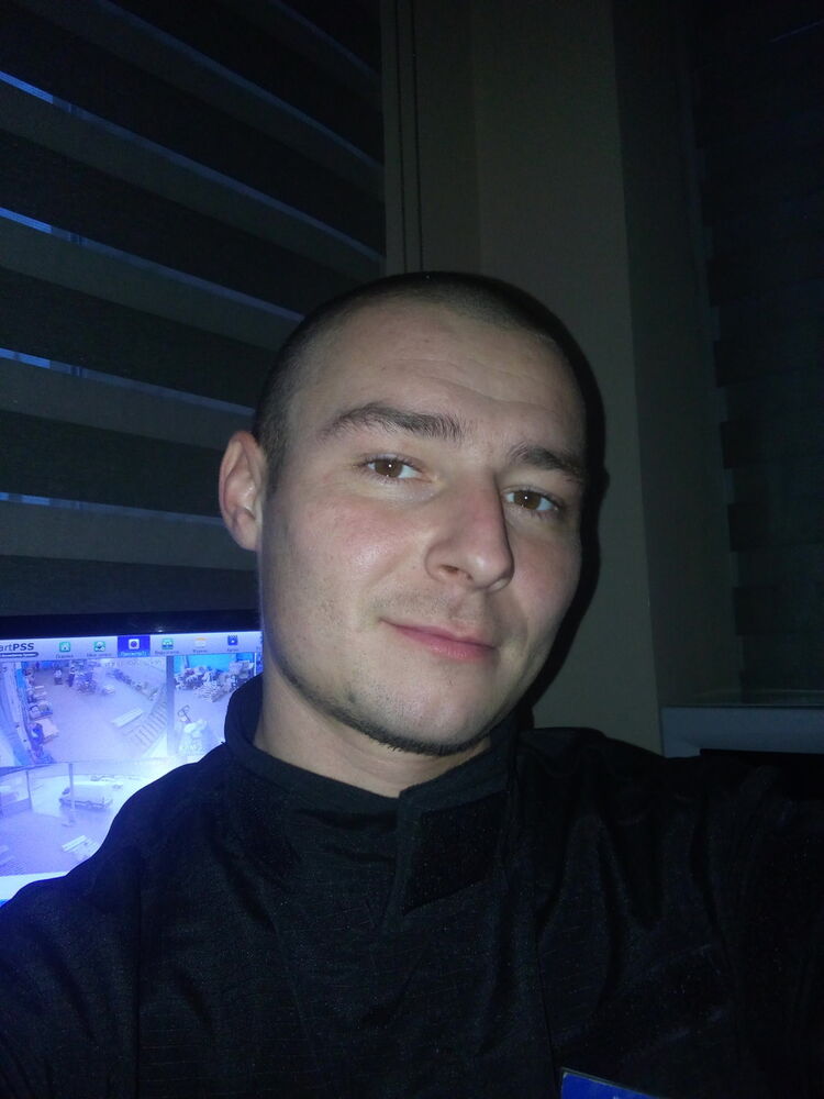  18639525  Maks, 36 ,    