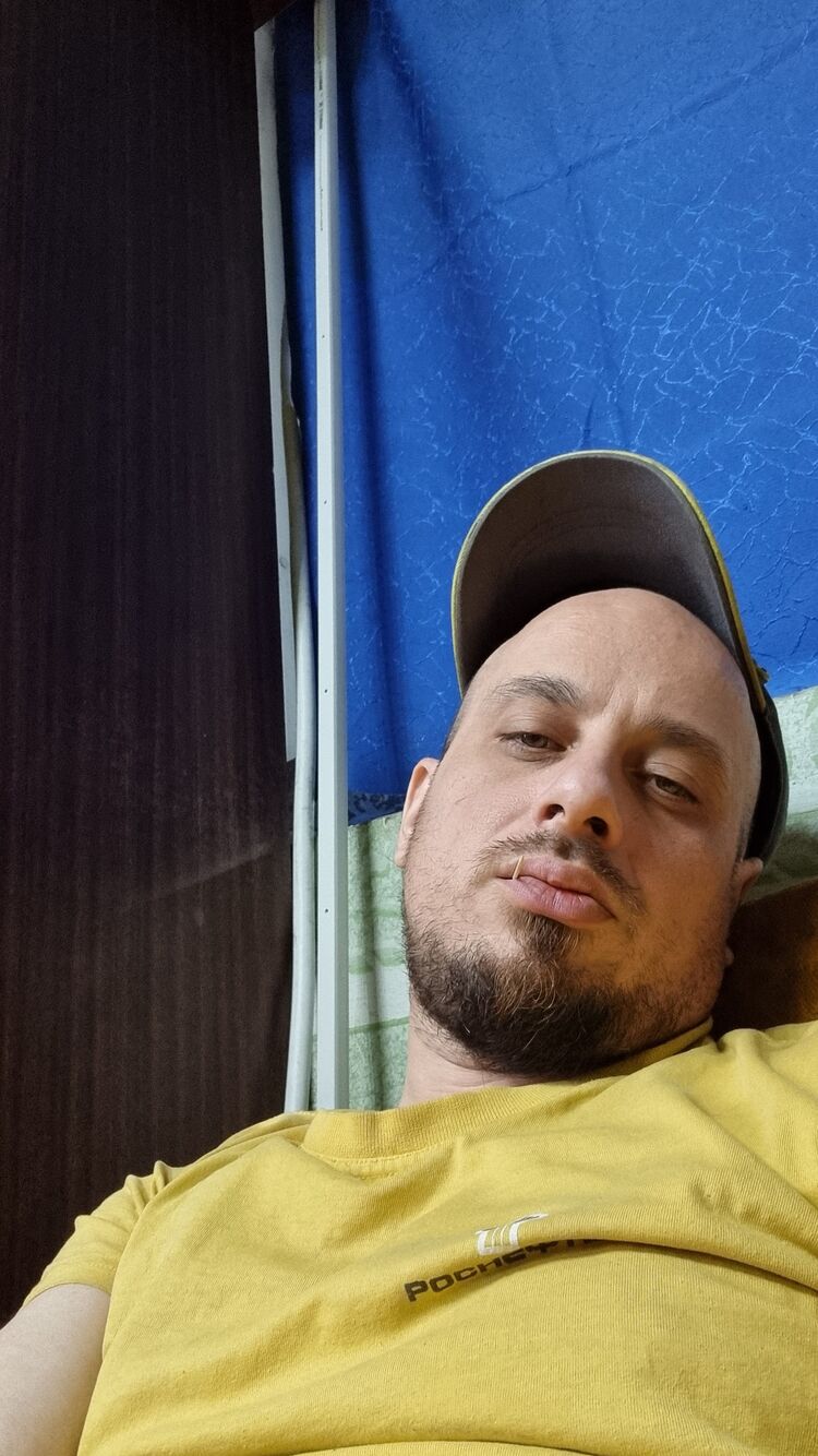  43841245  Sanchiiz, 40 ,    