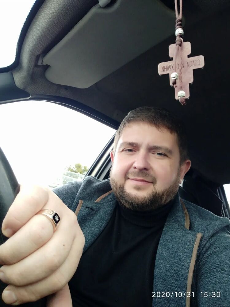  40408125  Igor, 41 ,    