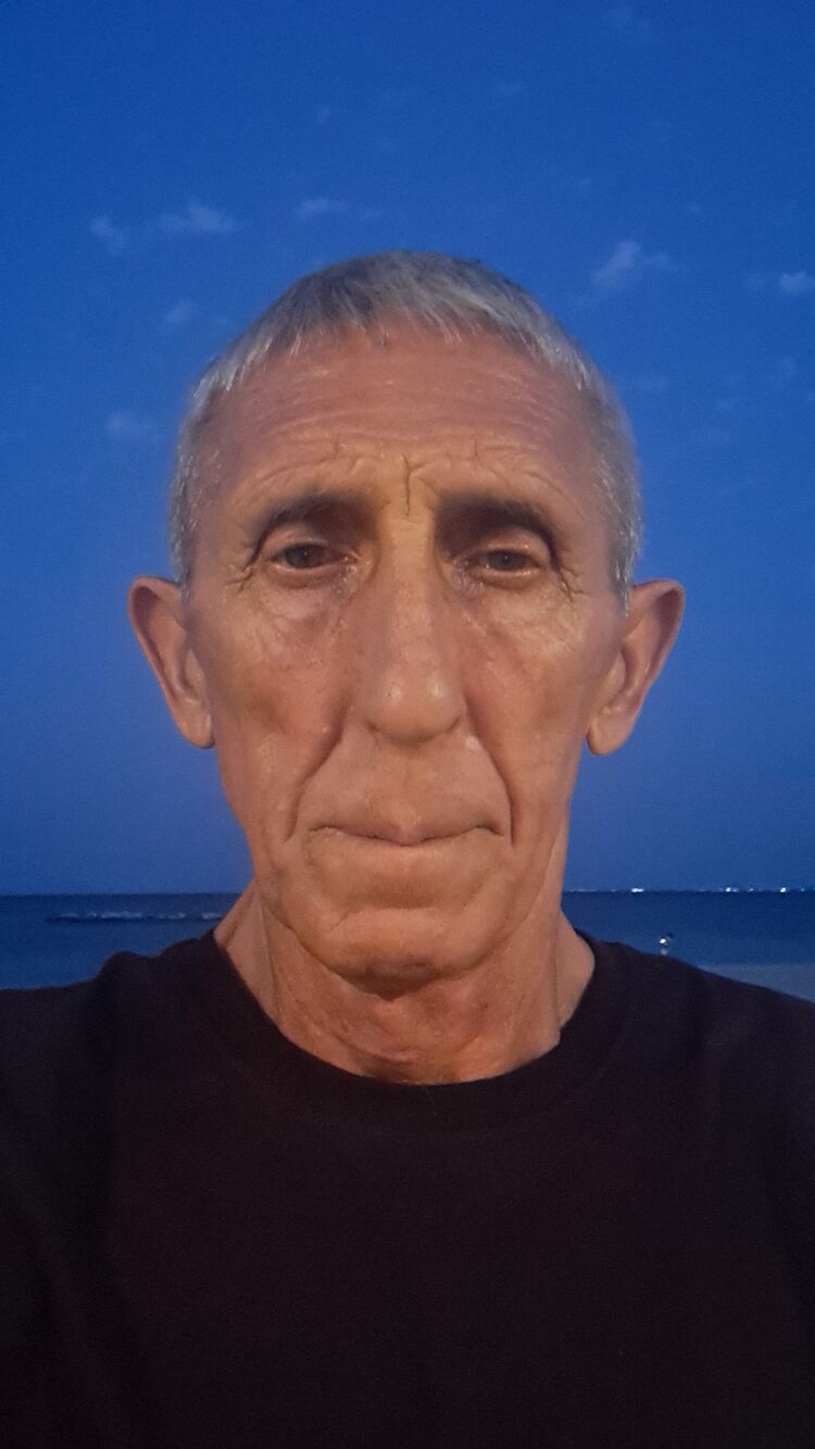  52562585  , 63 ,    
