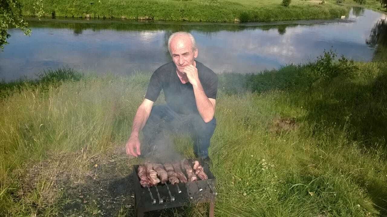  44337495  Hrayr, 69 ,    