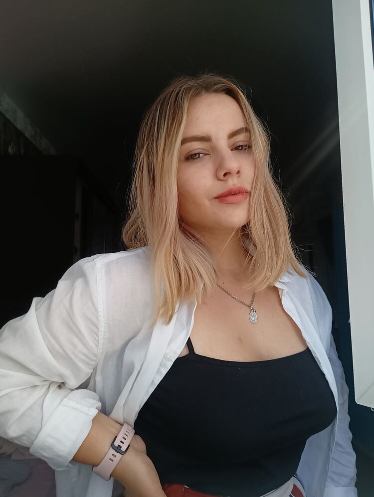  ,   Tanya, 22 ,   