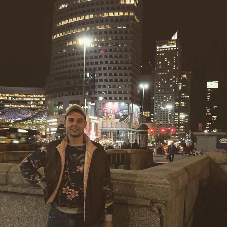  24087225  Igor, 28 ,    