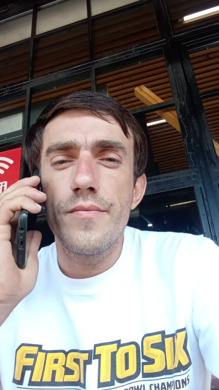  37594885  Seryoga, 31 ,    