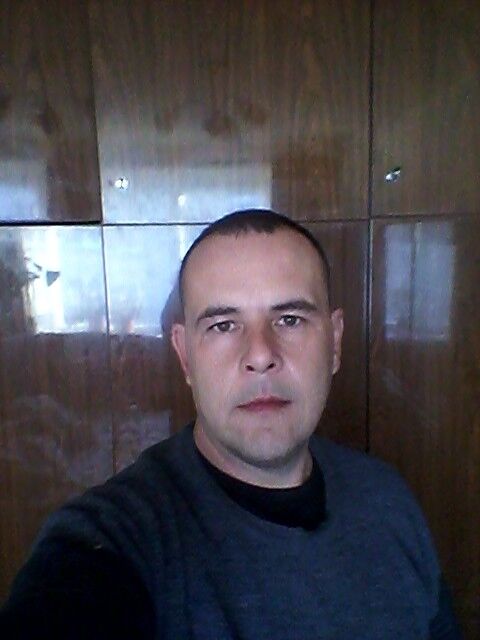  18276815  Vadim, 44 ,    